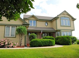 N54W16766 Autumn View Ln, Menomonee Falls, WI 53051