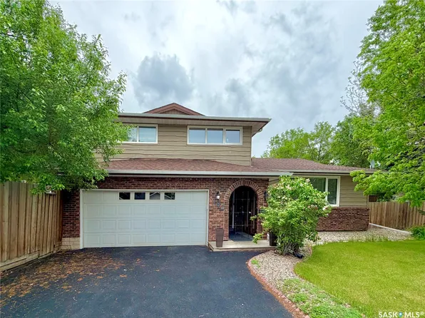 182 Lincoln Drive, Regina, SK S4S 6R5