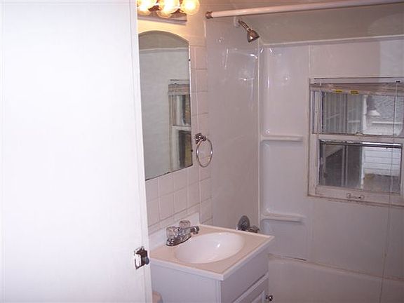 1205 Chittock Bath