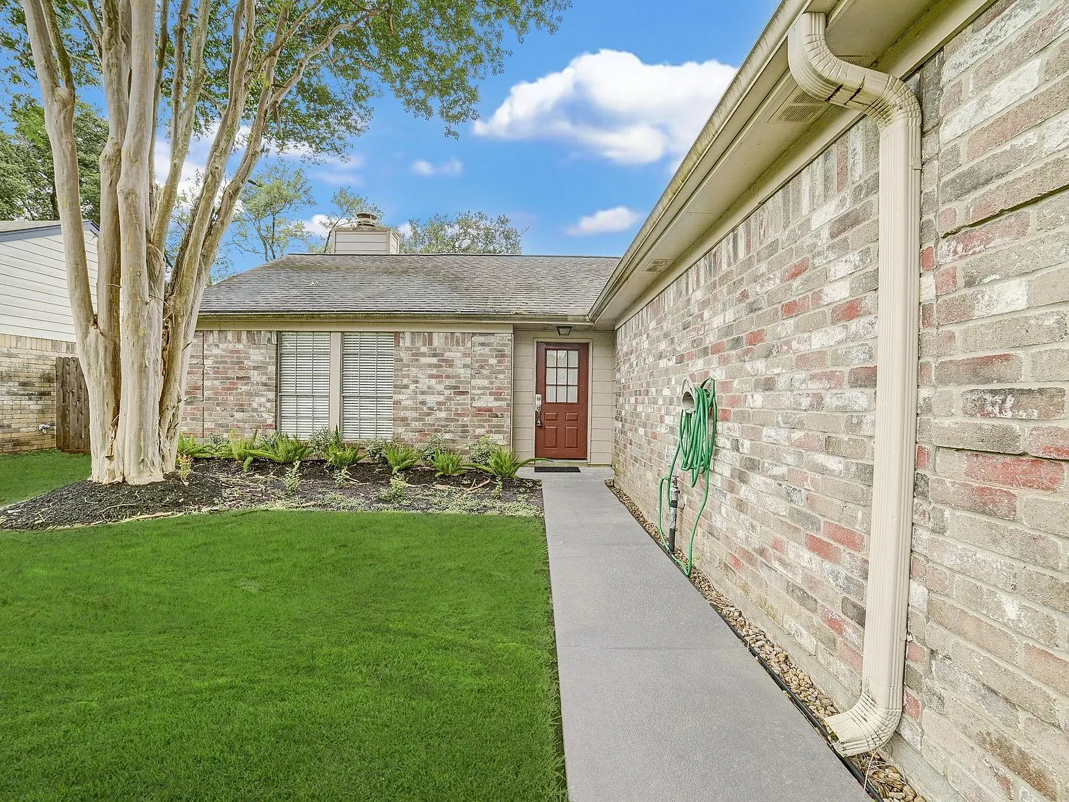 2 bed, 2.0 bath, 1111 sqft, $1,950 — Photo 3