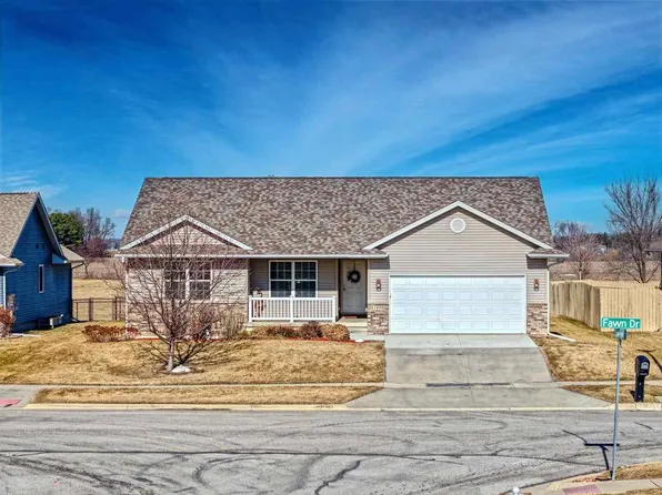 1490 Fawn Dr, North Liberty, IA 52317