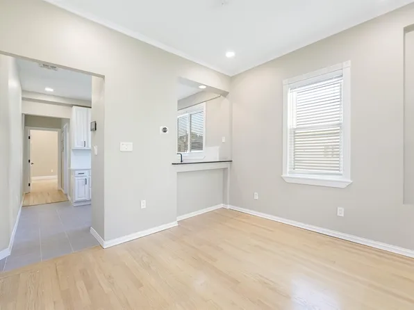 47 Carlton Avenue image 9 of 21