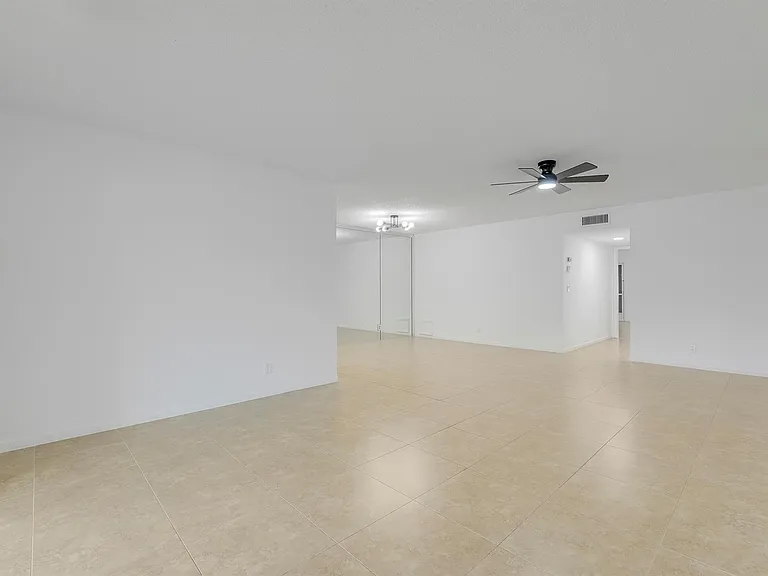 1142 Circle Ter W #C — Photo 5