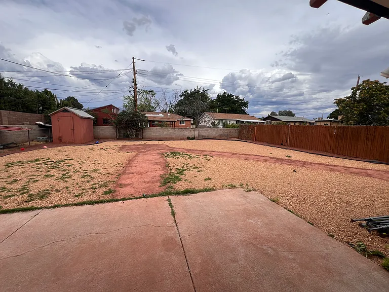 1814 Valencia Dr NE — Photo 5