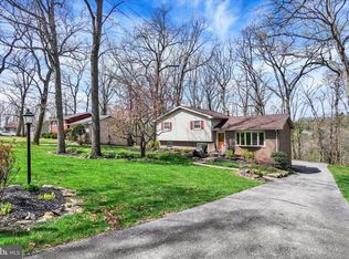 319 Holyoke Dr, York, PA 17402