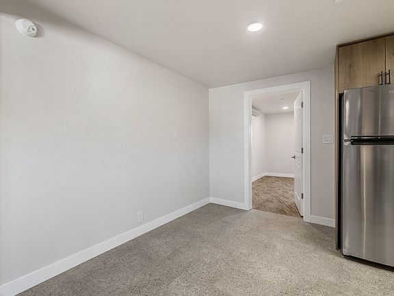 5th image of 208 W Mount Rushmore Rd #7
