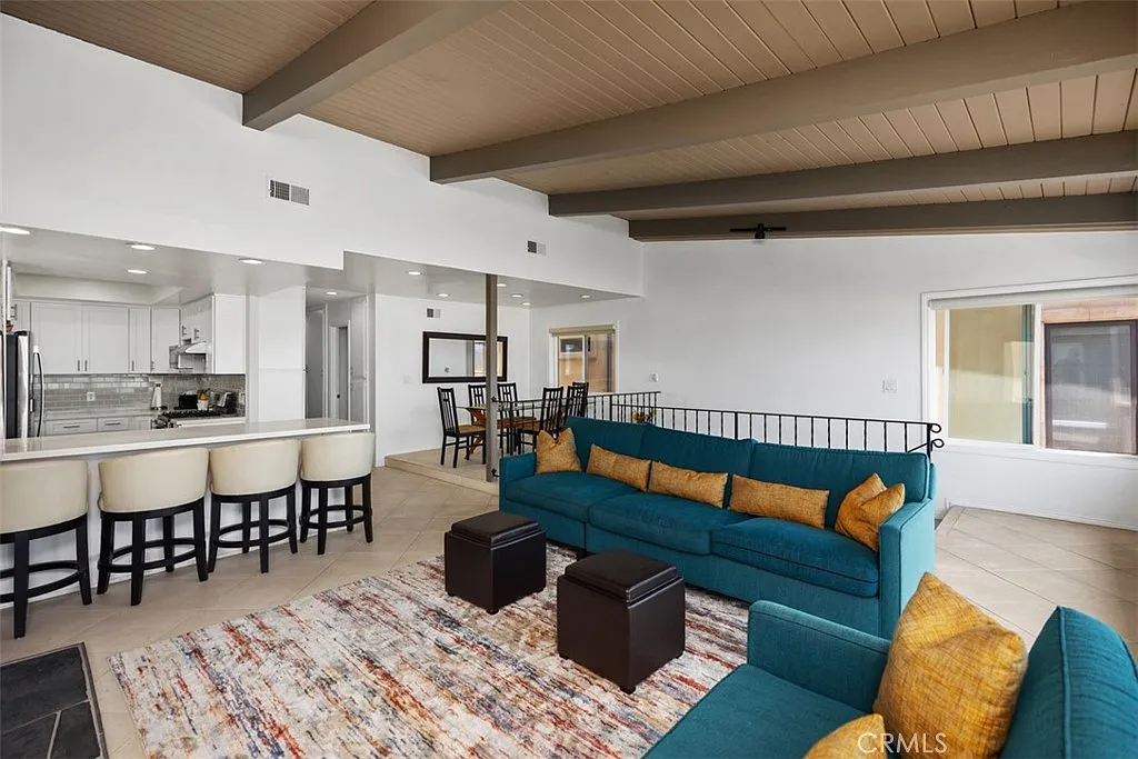 5 bed, 2200 sqft, $12,000 — Photo 4