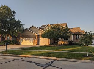 6147 Blackstone Rd, Lincoln, NE 68526