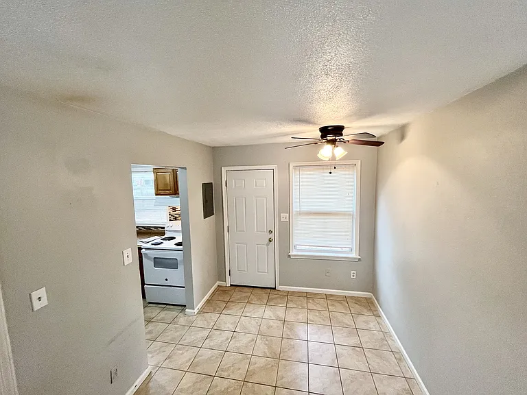 912 Druid Cir — Photo 10