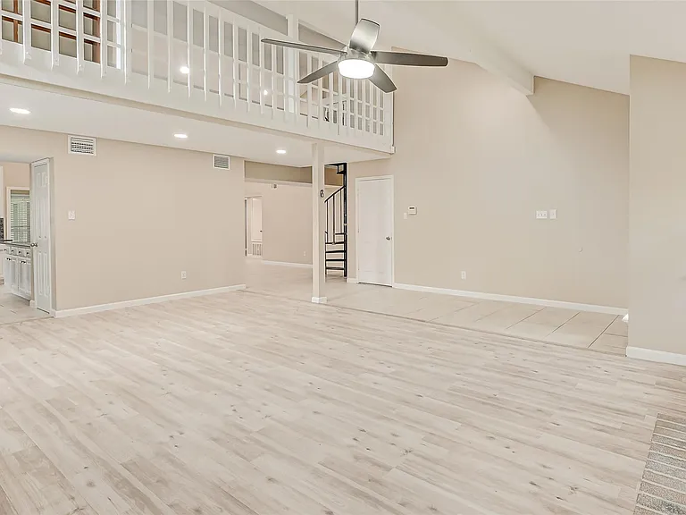 2302 Brook View Ln — Photo 6
