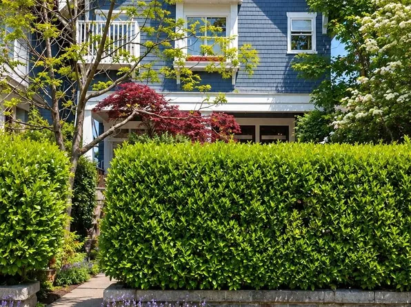 1951 Napier St, Vancouver, BC V5L 2N6