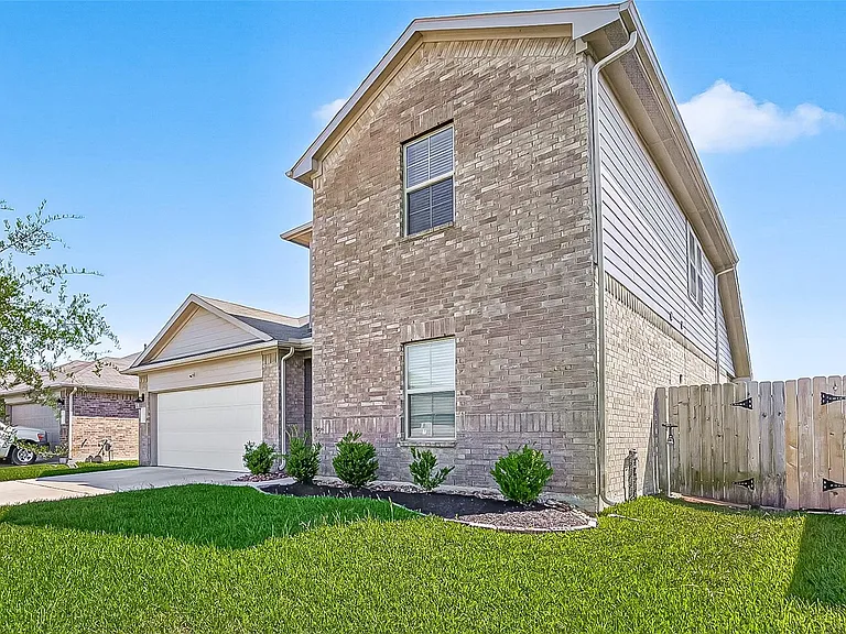 21500 Rustic Elm Dr — Photo 3