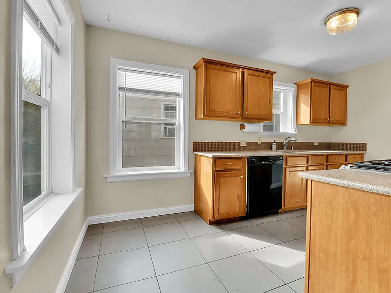 2245 S Franklin St — Photo 19