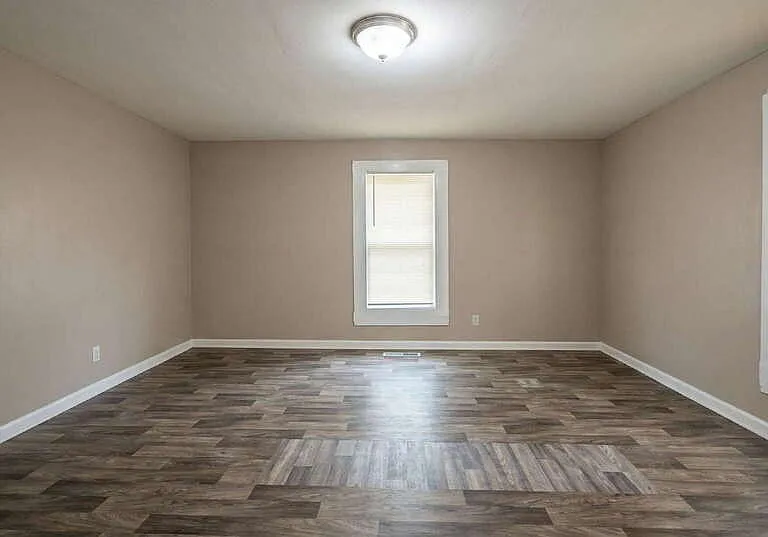218 Irving Ave — Photo 9
