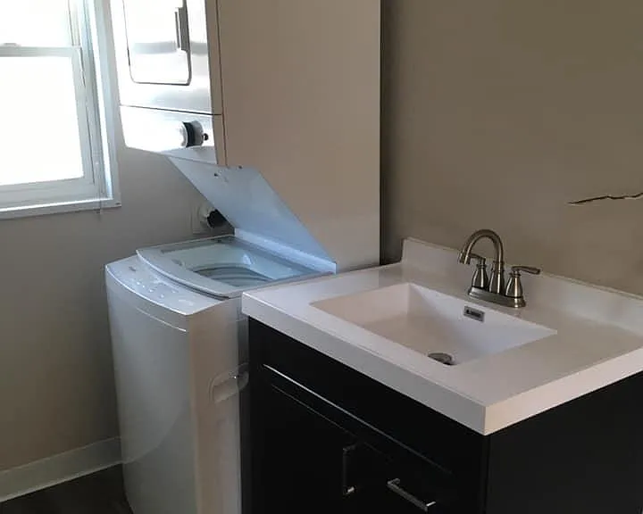452 E Holum St — Photo 3