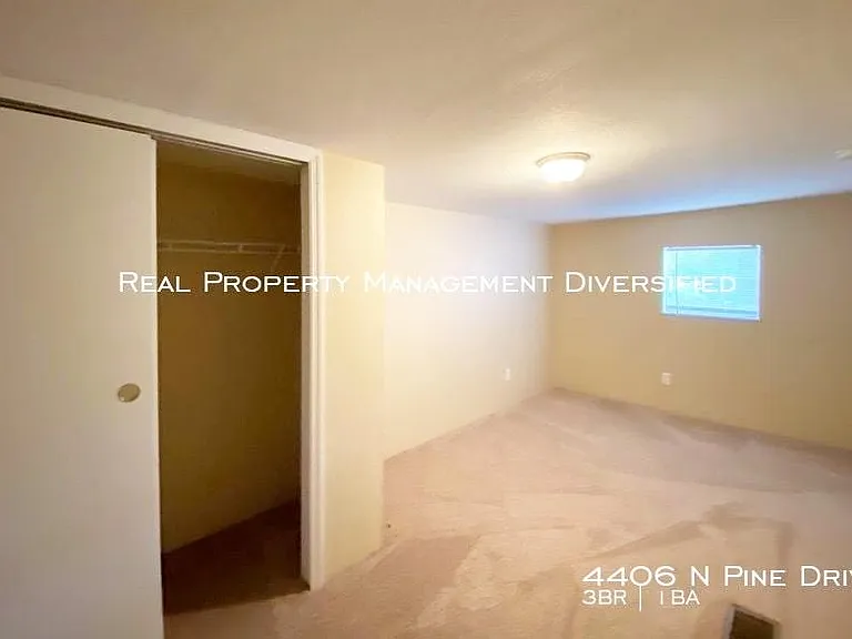 4406 N Pine Dr — Photo 18