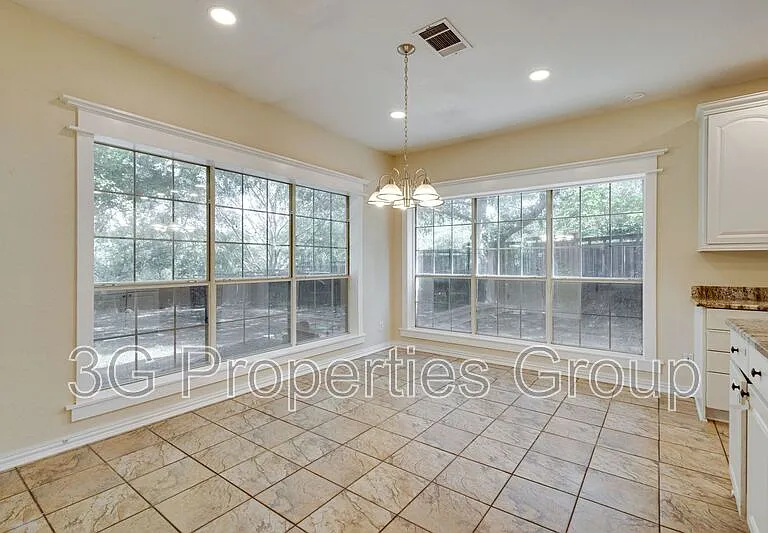 3937 Valley View Ln — Photo 9