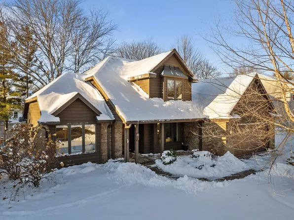 312 Orchard Ln, Green Bay, WI 54301