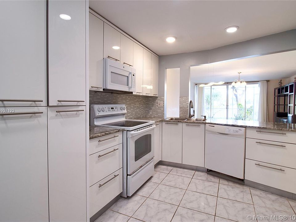 1st image of 1670 NE 191st St #1123