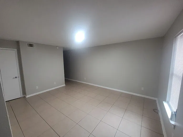 151 Chalet North Ct — Photo 3