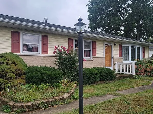 222 E South 5th St, Red Bud, IL 62278