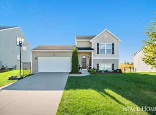 1856 Greenview Ct, Zeeland, MI 49464