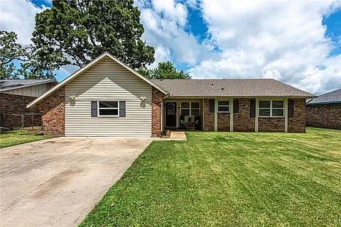 1st image of 1317 Rolling Oaks Dr