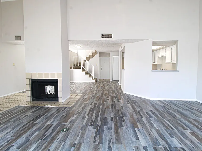 3815 Bremen Ave — Photo 9