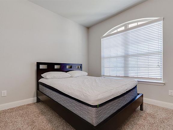 3rd image of 131 Timber Creek Ln