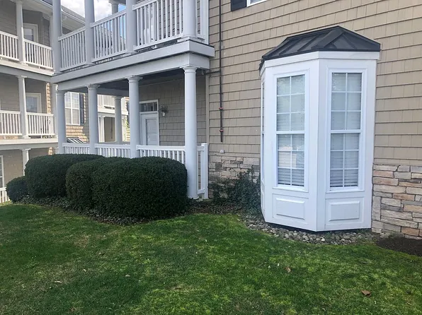 2717 Suncrest Village Cir, Morgantown, WV 26505