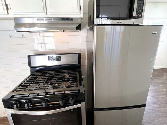 2nd image of 252-260 W 11th St #258