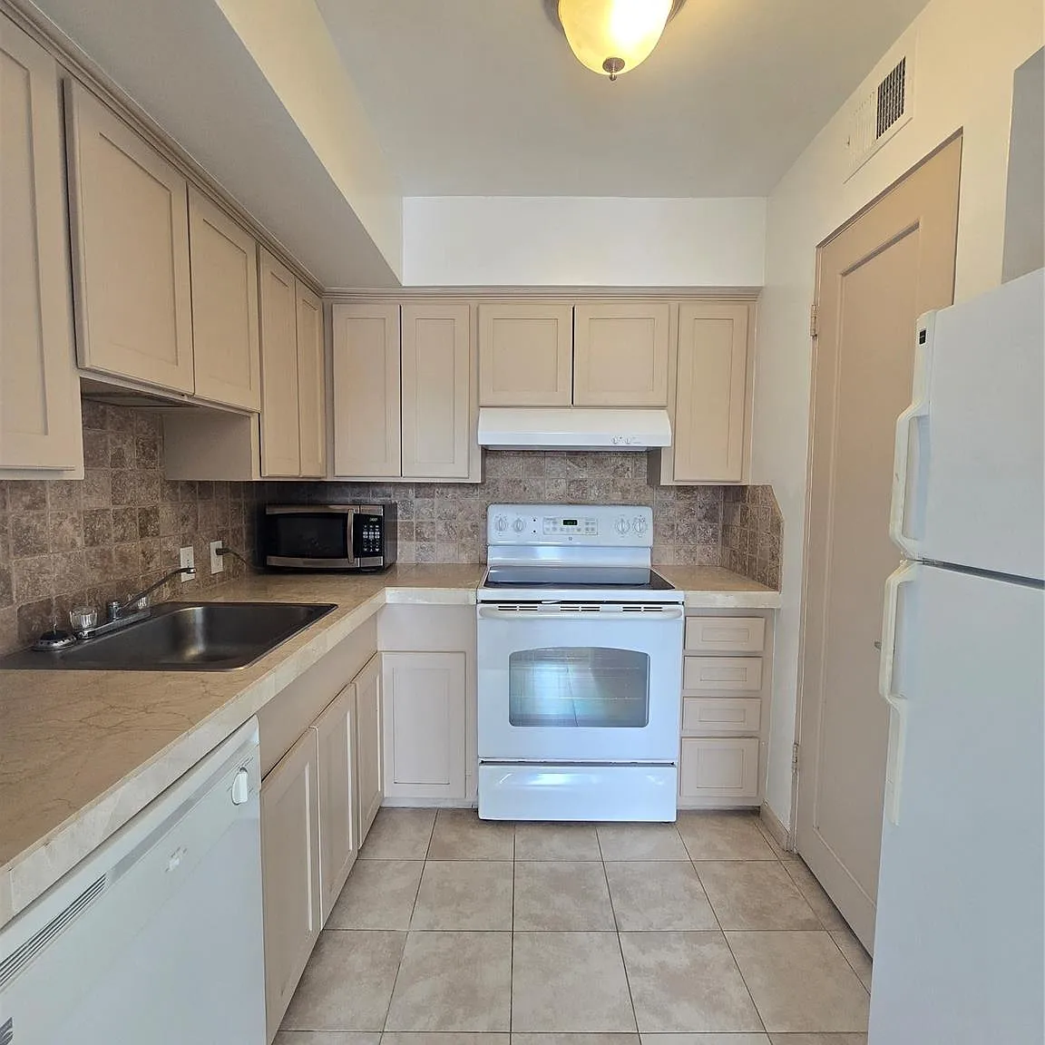 1 bed, 1.0 bath, 720 sqft, $1,500 — Photo 3