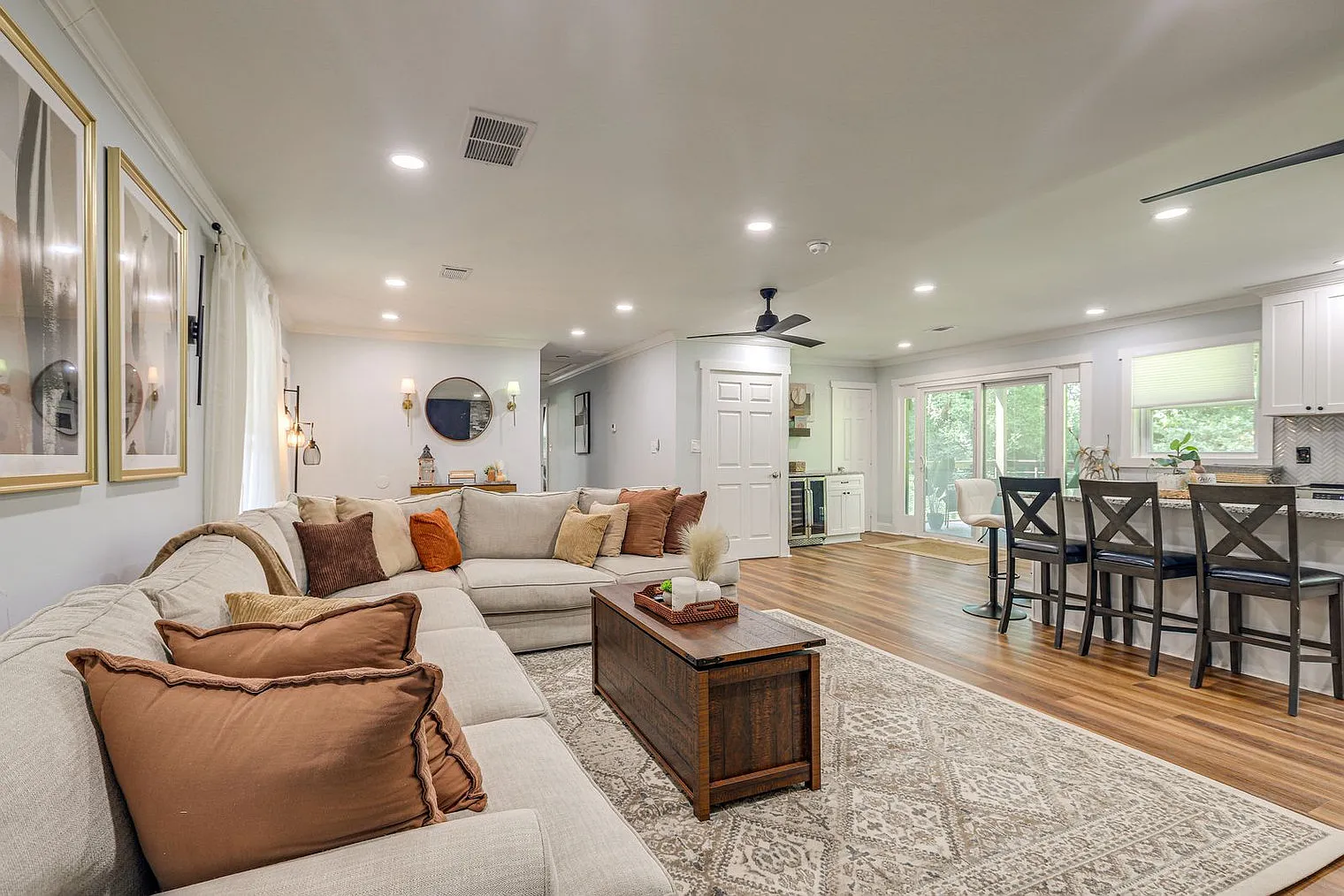 4 bed, 3.0 bath, 2389 sqft, $4,580 — Photo 3