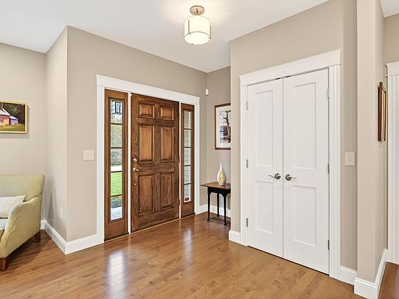 3rd image of 5 Lindenwood Lane #5