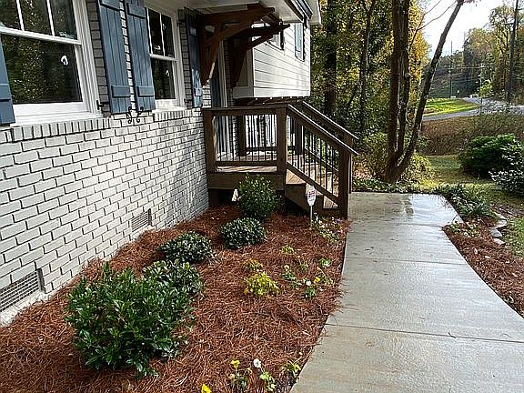 3rd image of 1495 Shadowbrook Dr