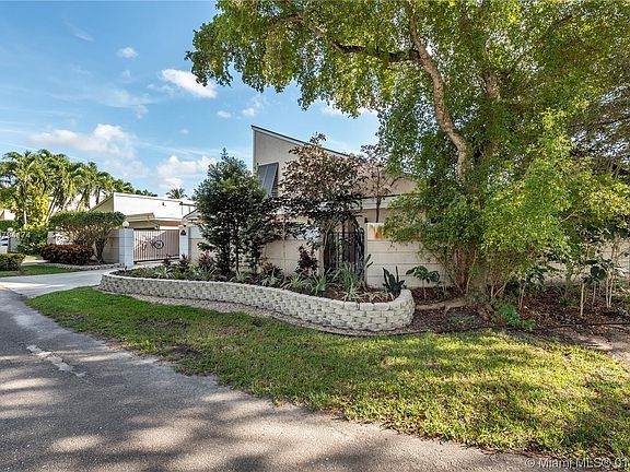 3rd image of 7980 Canterbury Ln