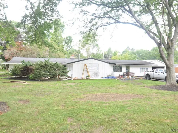 10 Pleasantview Dr, Elma, NY 14052
