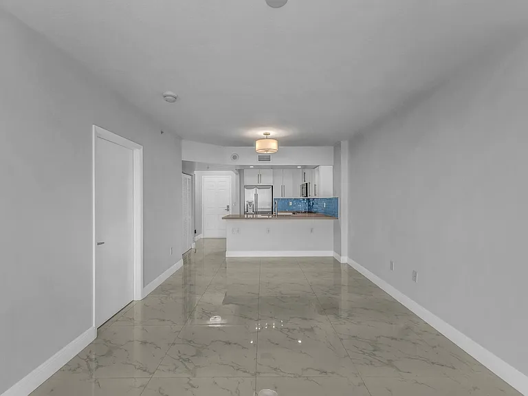 3020 NE 32nd St #905 — Photo 32