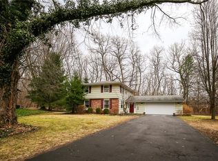 23 Woodside Ln, Pittsford, NY 14534