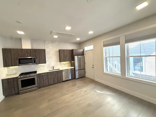 24 Rush St #E, Somerville, MA 02145