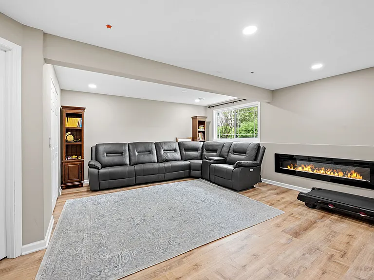 5048 Yuma Ln N — Photo 24