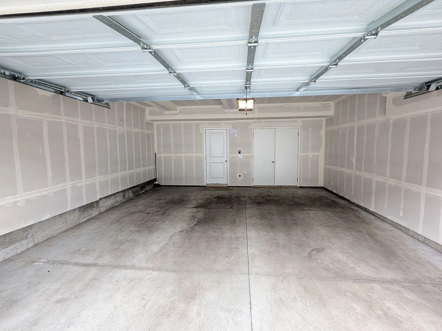 Three Bedroom Townhome — Photo 3
