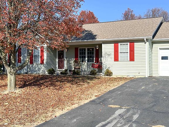 3rd image of 72 Brendan Ln