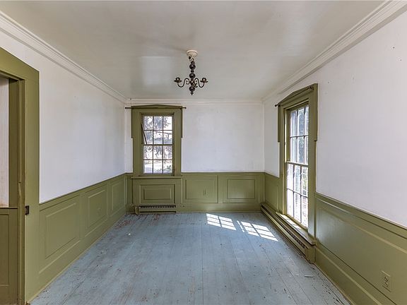 5th image of 100 S Montgomery St