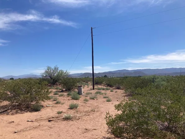 35 Canary Ln, Alamogordo, NM 88310