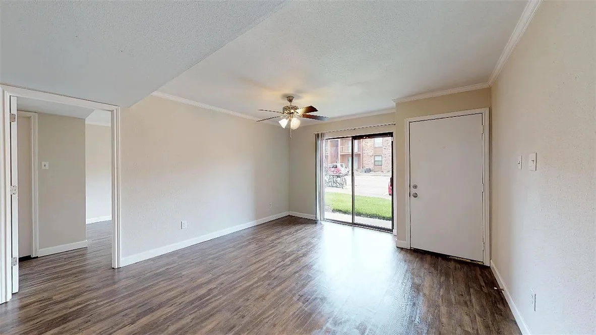 2 bed, 2.0 bath, 908 sqft, $975 — Photo 2