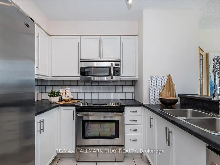 140 Dunlop St E #1202 — Photo 9