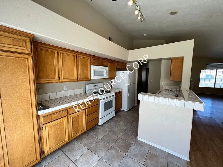 3424 Amber St — Photo 7