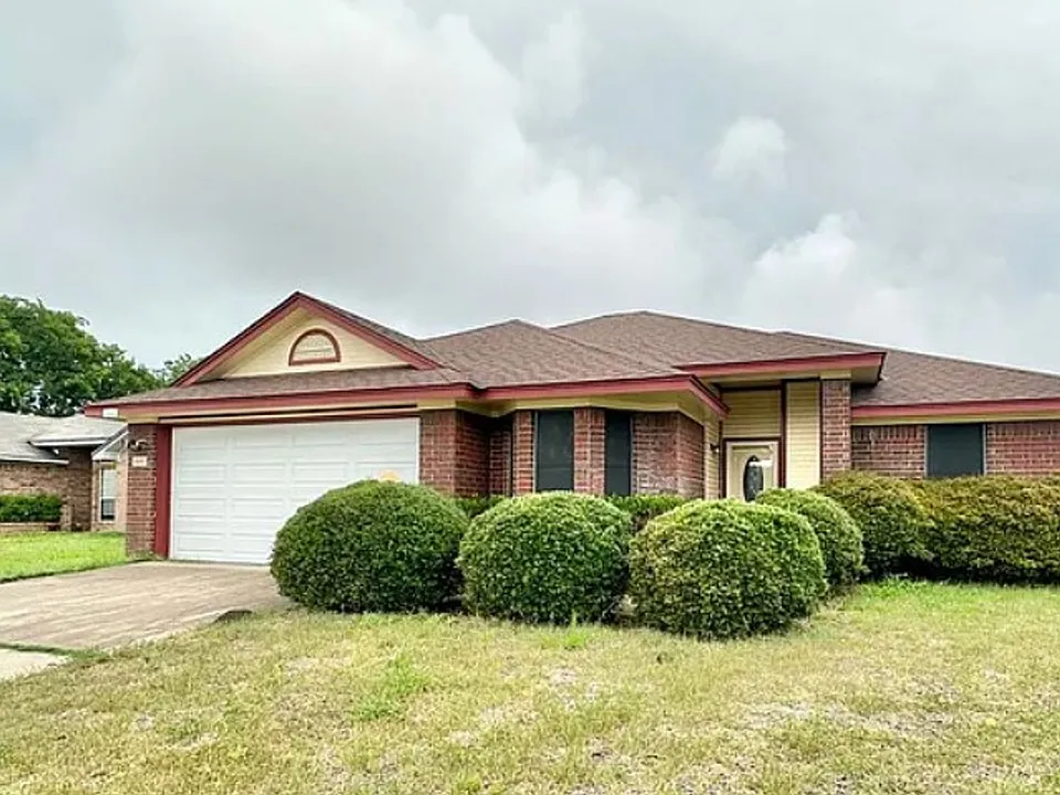 3805 Sawtooth Dr