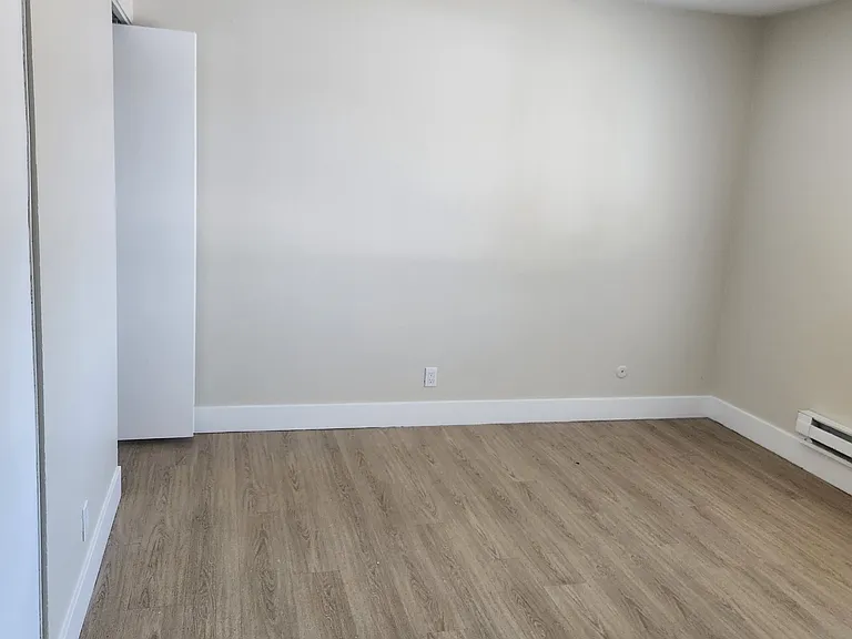647 Dutton Ave — Photo 13